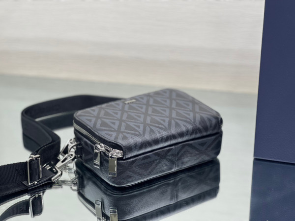 D*or messenger pouch