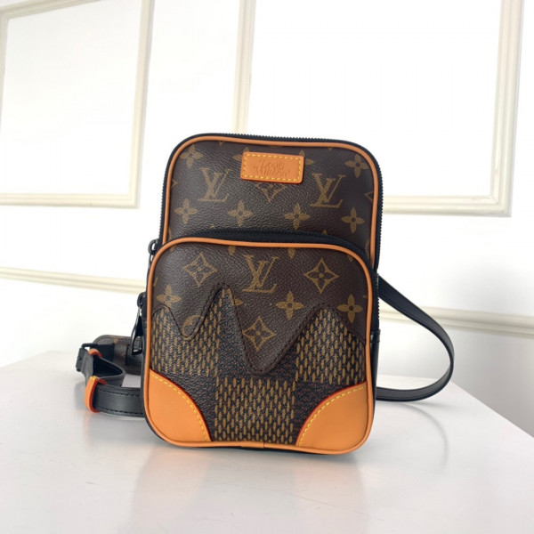 l**is V*t*n amazone nigo sling bag