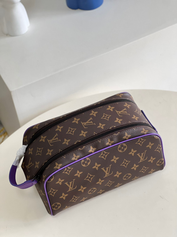 l**is V*t*n dopp kit toilet pouch