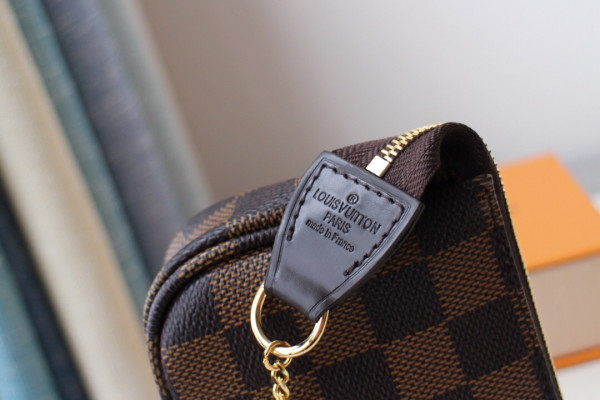 l**is V*t*n mini pochette accessoires