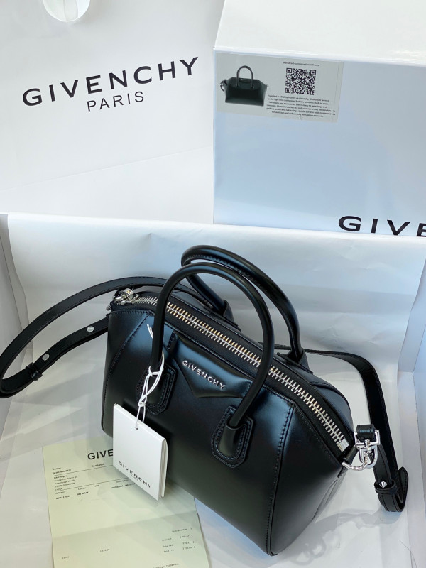GIVENCHY ANTIGONA MINI/SMALL/MEDIUM IN SMOOTH LEATHER