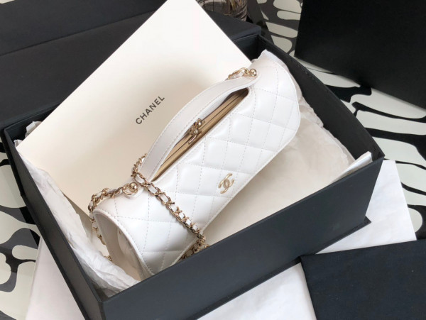 CL FLAP PHONE HOLDER WITH CHAIN