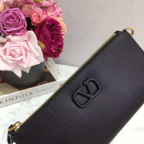 VALENTINO GARAVANI VSLING GRAINY CLUTCH