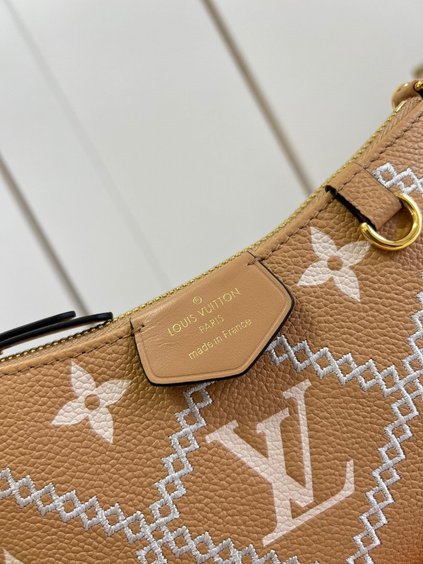 l**is V*t*n easy pouch on strap