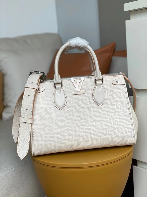 l**is V*t*n grenelle tote mm