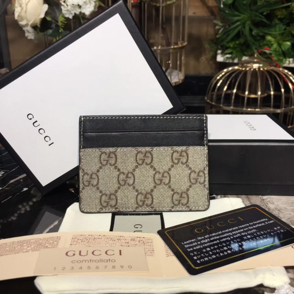 G*u*i card holder