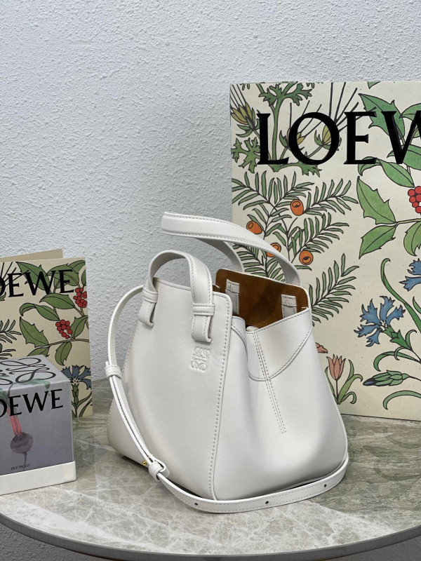 LOEWE Hammock Nugget bag