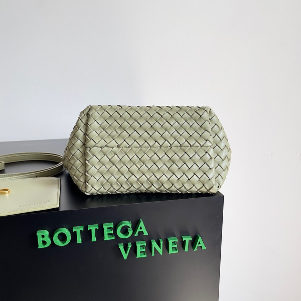 Bo*te*ga ve*ne*ta mini cabat