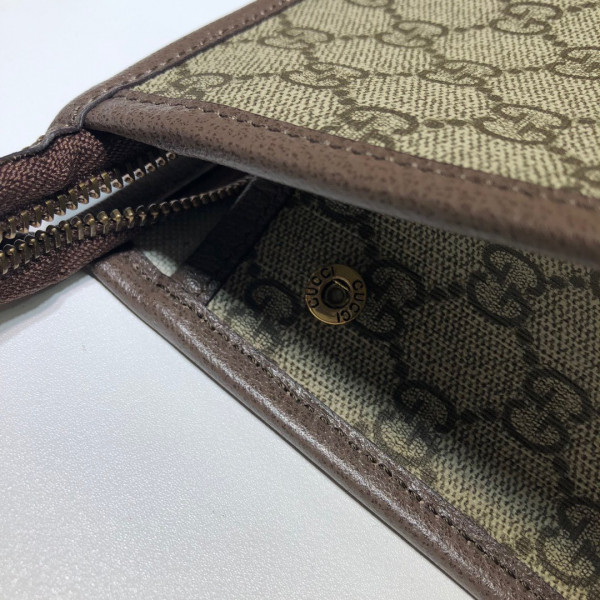 G*u*i ophidia toiletry case