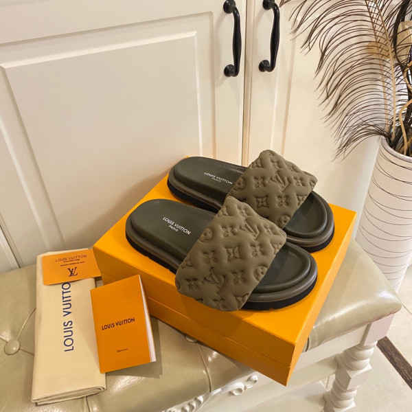 l**is V*t*n pool pillow comfort mule