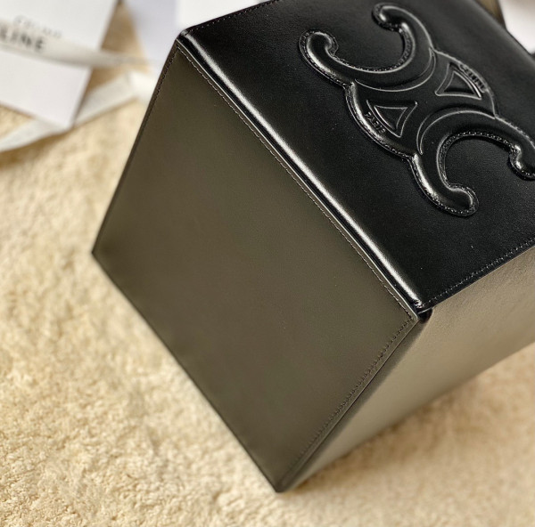 Ce**e cube bag cuir triomphe