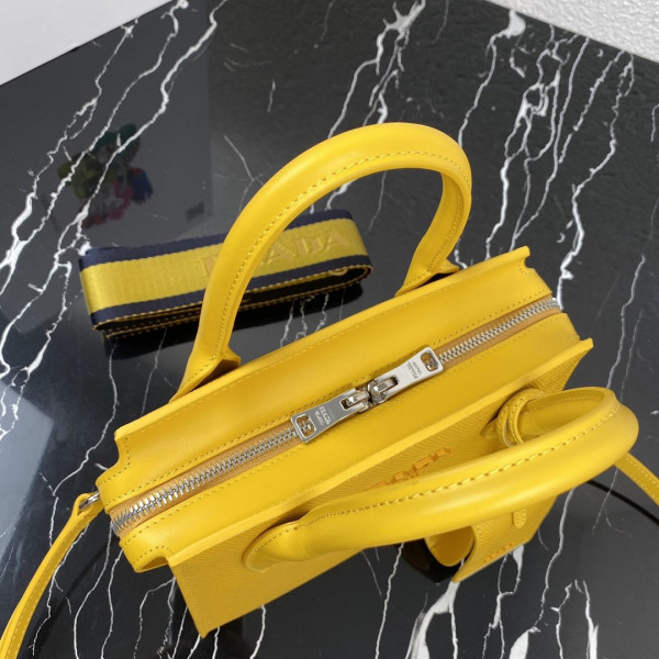pra*a saffiano leather pra*a monoCh*0me bag