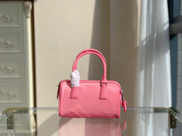 Pra*a re-edition 2005 nylon bag