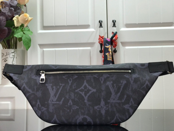 l**is V*t*n discovery bumbag