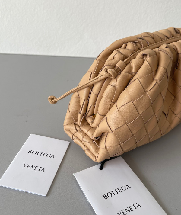 Bo*te*ga ve*ne*ta mini pouch