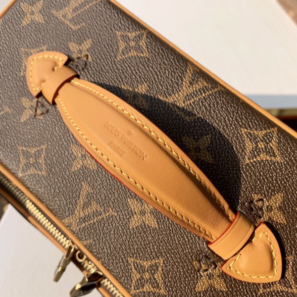 l**is V*t*n toiletry bag