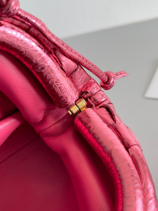 Bo*te*ga ve*ne*ta mini pouch