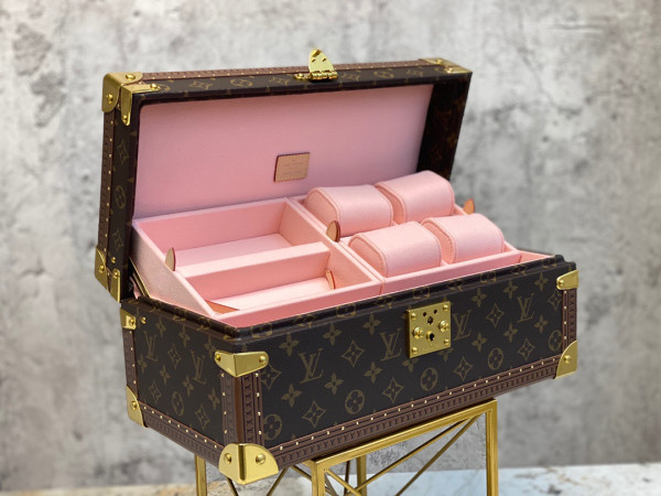 l**is V*t*n coffret accessoires