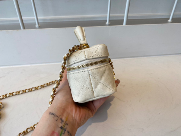 CL SMALL VANITY WITH CHAIN