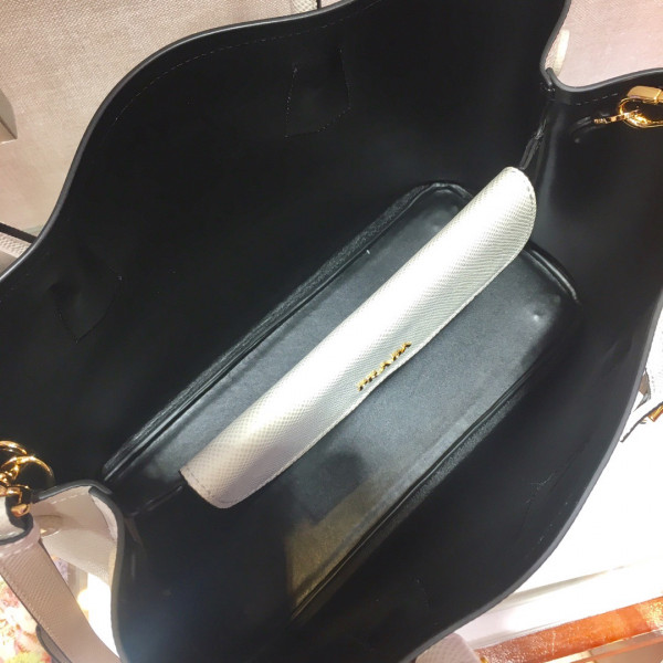 Pra*a double bag