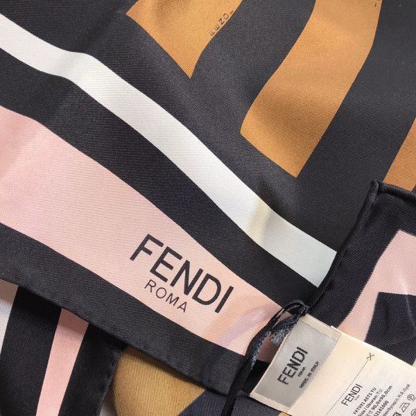 F**di scarf