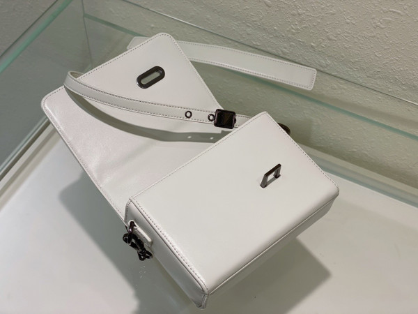 D*or 30 montaigne box bag with handle