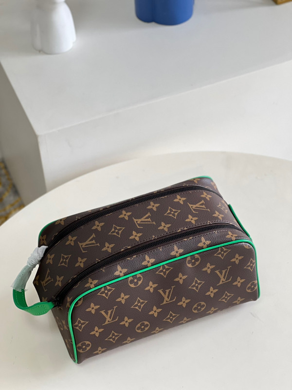 l**is V*t*n dopp kit toilet pouch