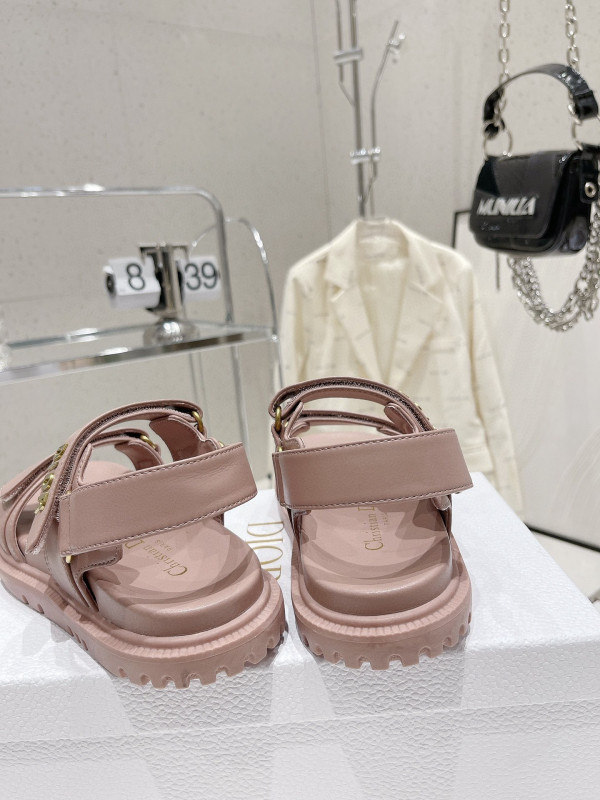 D*oract sandal