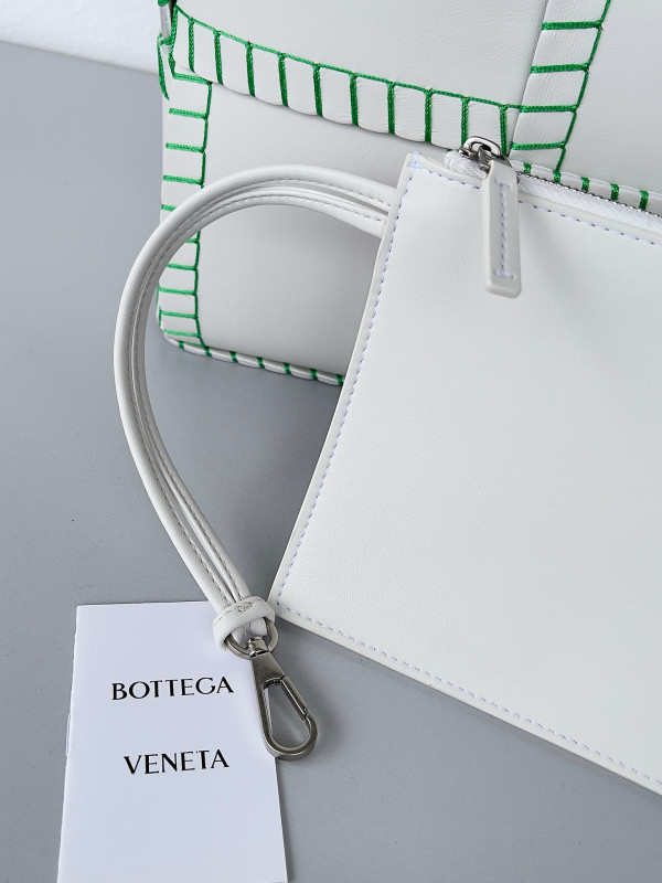 Bo*te*ga ve*ne*ta small arco tote bag