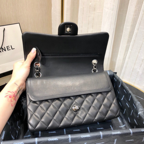 CL FLAP BAG LAMBSKIN