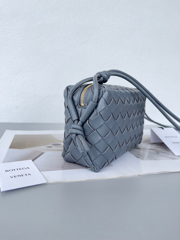 Bo*te*ga ve*ne*ta mini loop camera bag