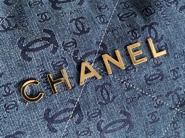 CL 22 SMALL HANDBAG