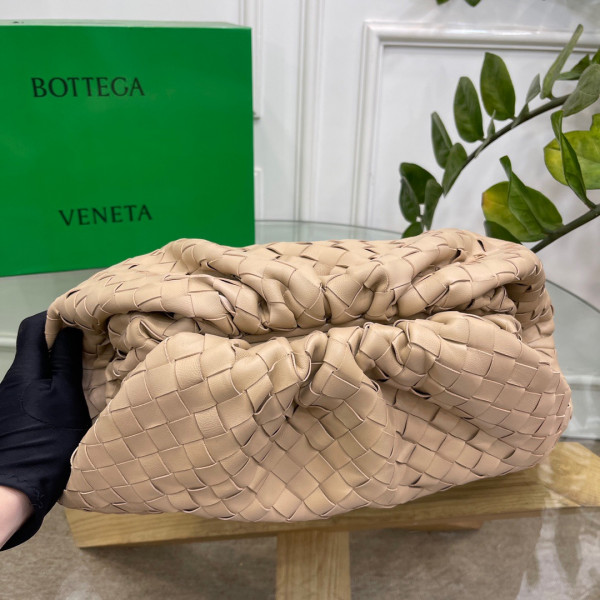 Bo*te*ga ve*ne*ta pouch