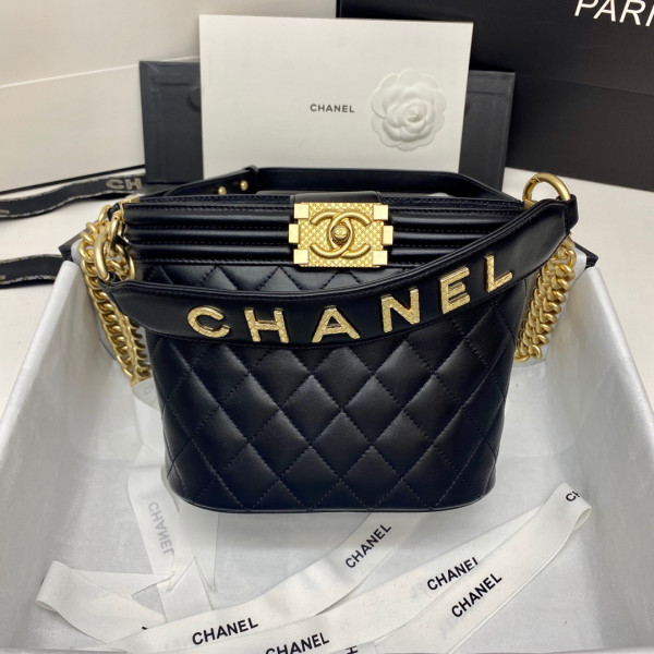 CL BUCKET BAG