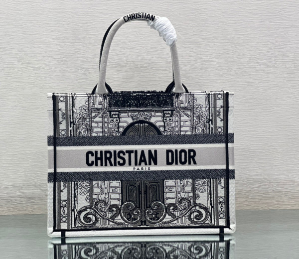 medium D*or book tote