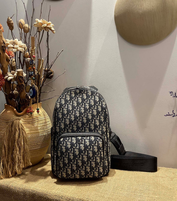 D*or sling bag