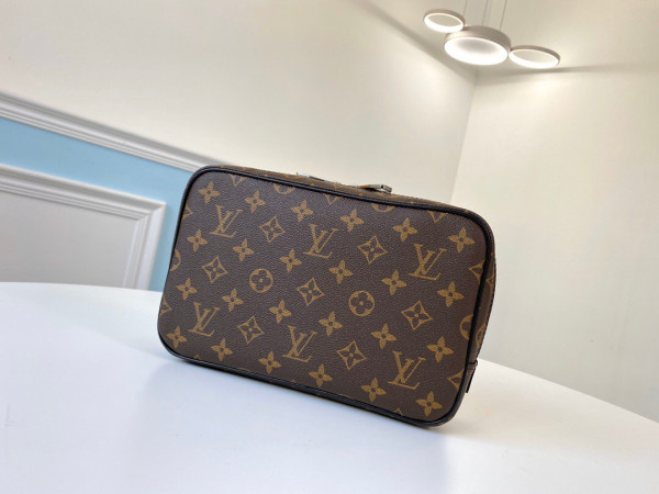 l**is V*t*n toiletry pouch gm