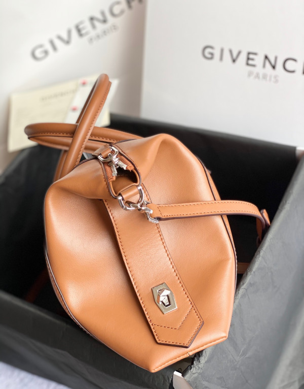 GIVENCHY ANTIGONA SOFT