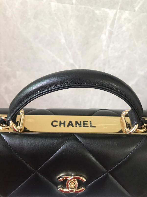 CL FLAP BAG WITH TOP HANDLE