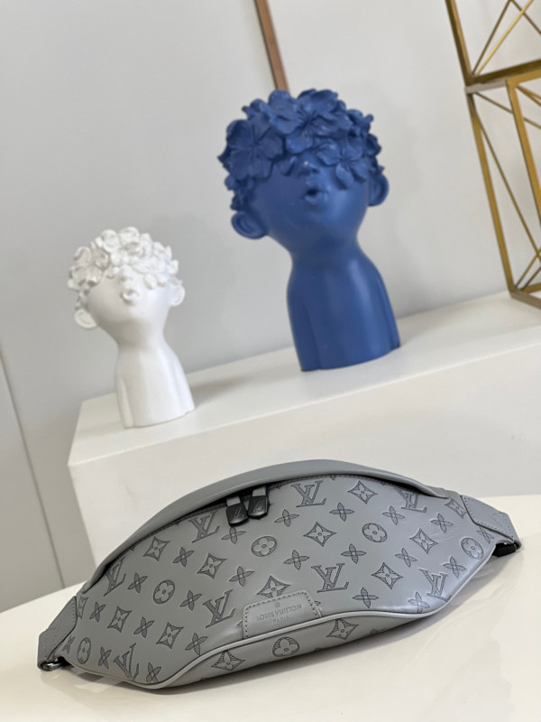 l**is V*t*n discovery bumbag