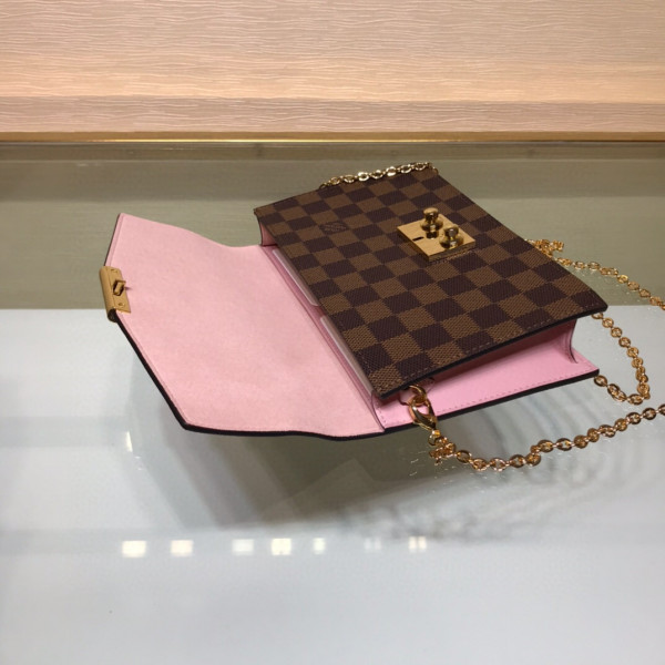 l**is V*t*n croisette chain wallet