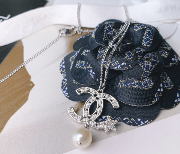 CL NECKLACE