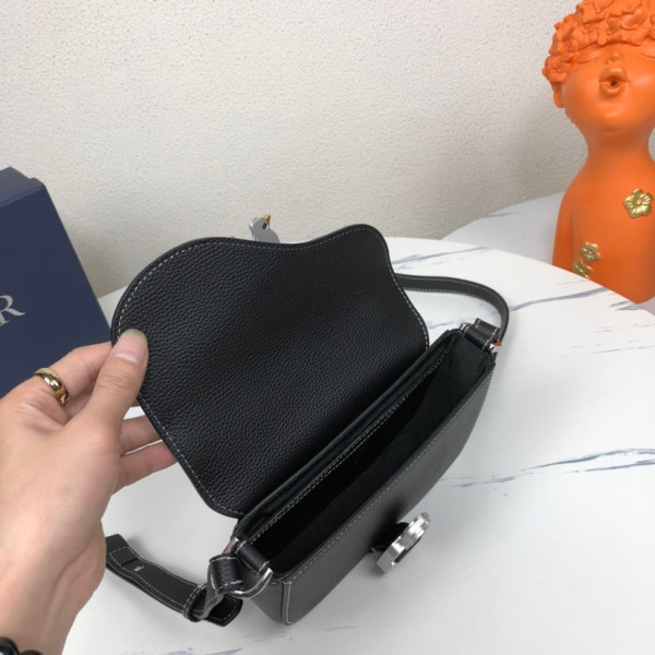 D*or saddle pouch with strap