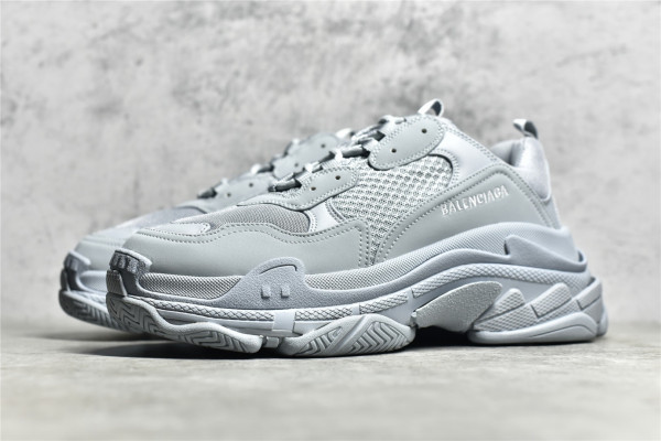 Ba*len*cia*ga triple s