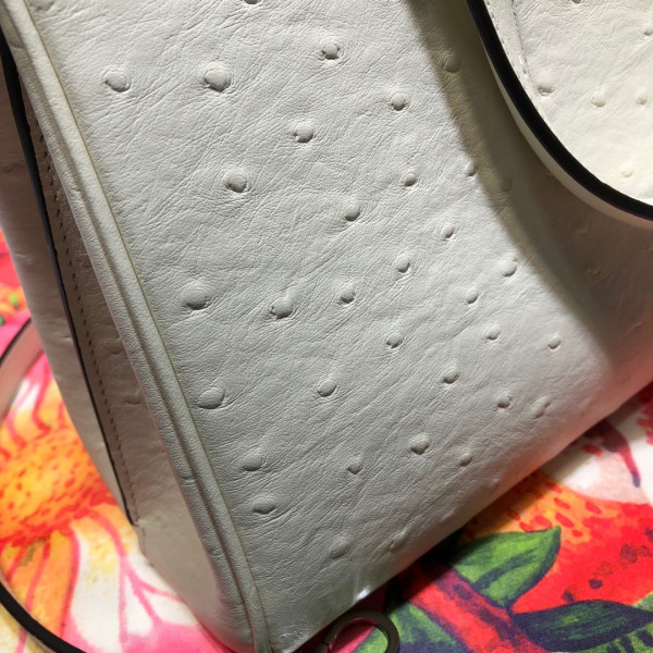 G*u*i zumi small top handle bag