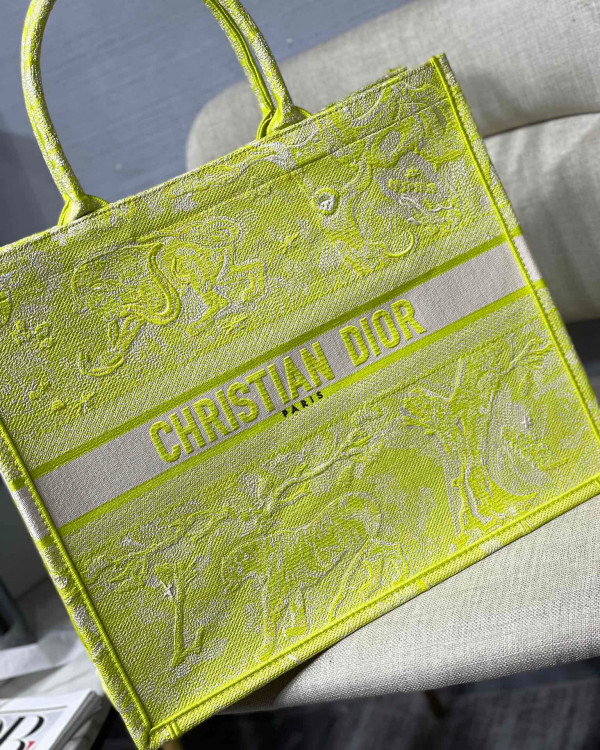 large D*or book tote