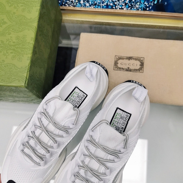 G*u*i run sneaker