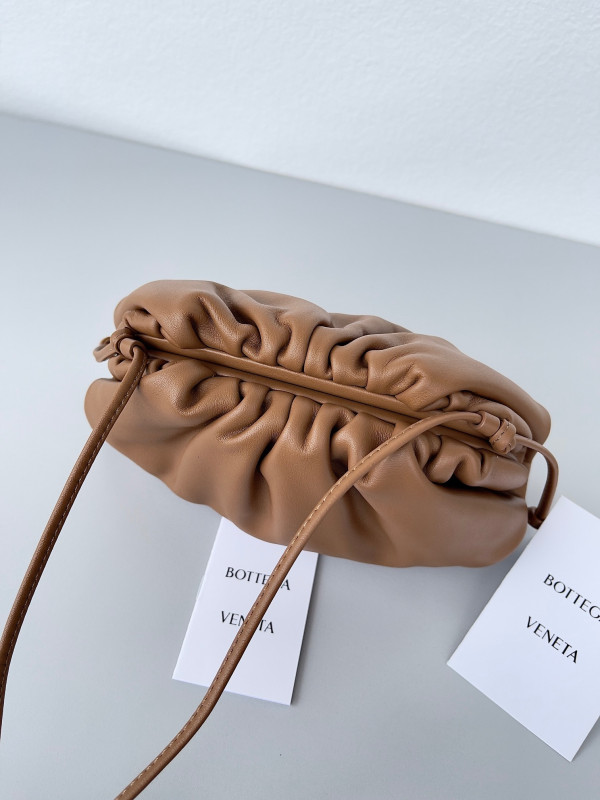 Bo*te*ga ve*ne*ta mini pouch