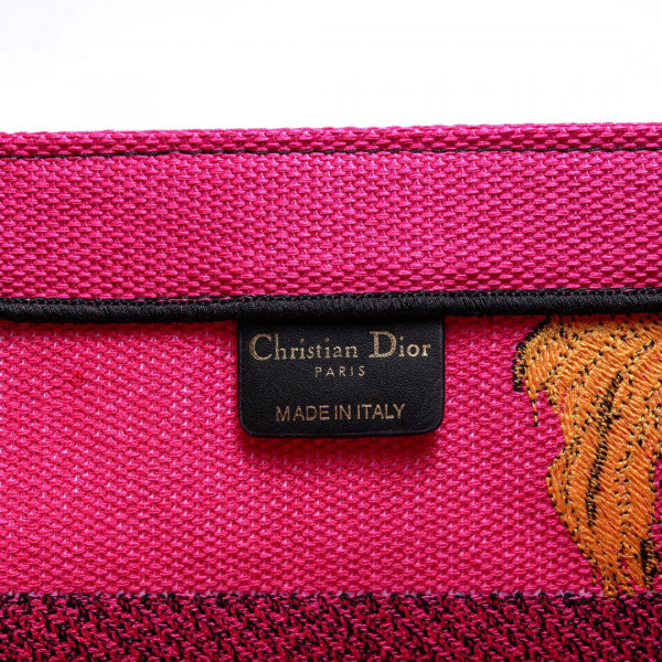 medium D*or book tote