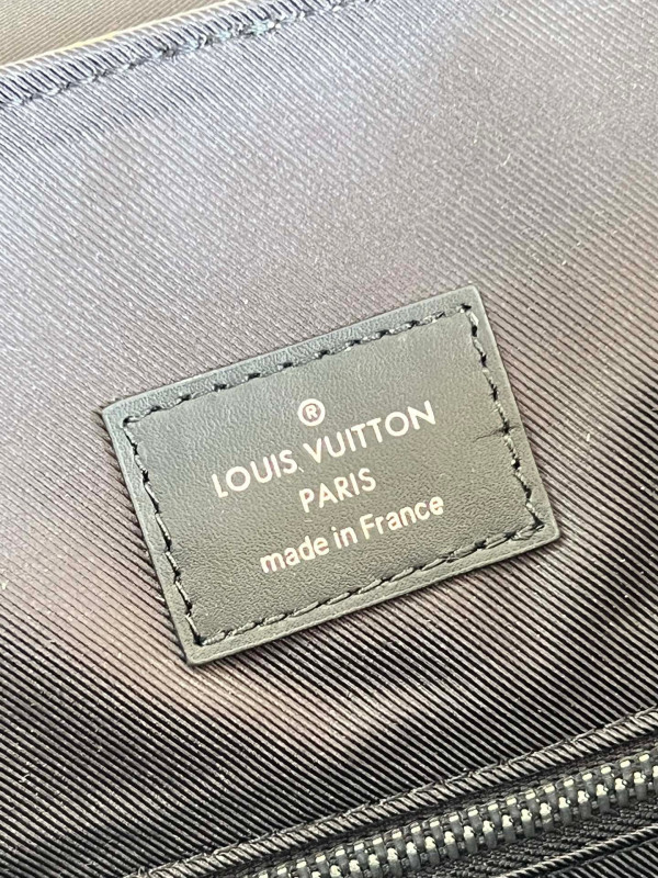 l**is V*t*n christopher backpack